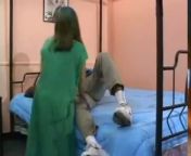 Большим хуем трахает лилипутку